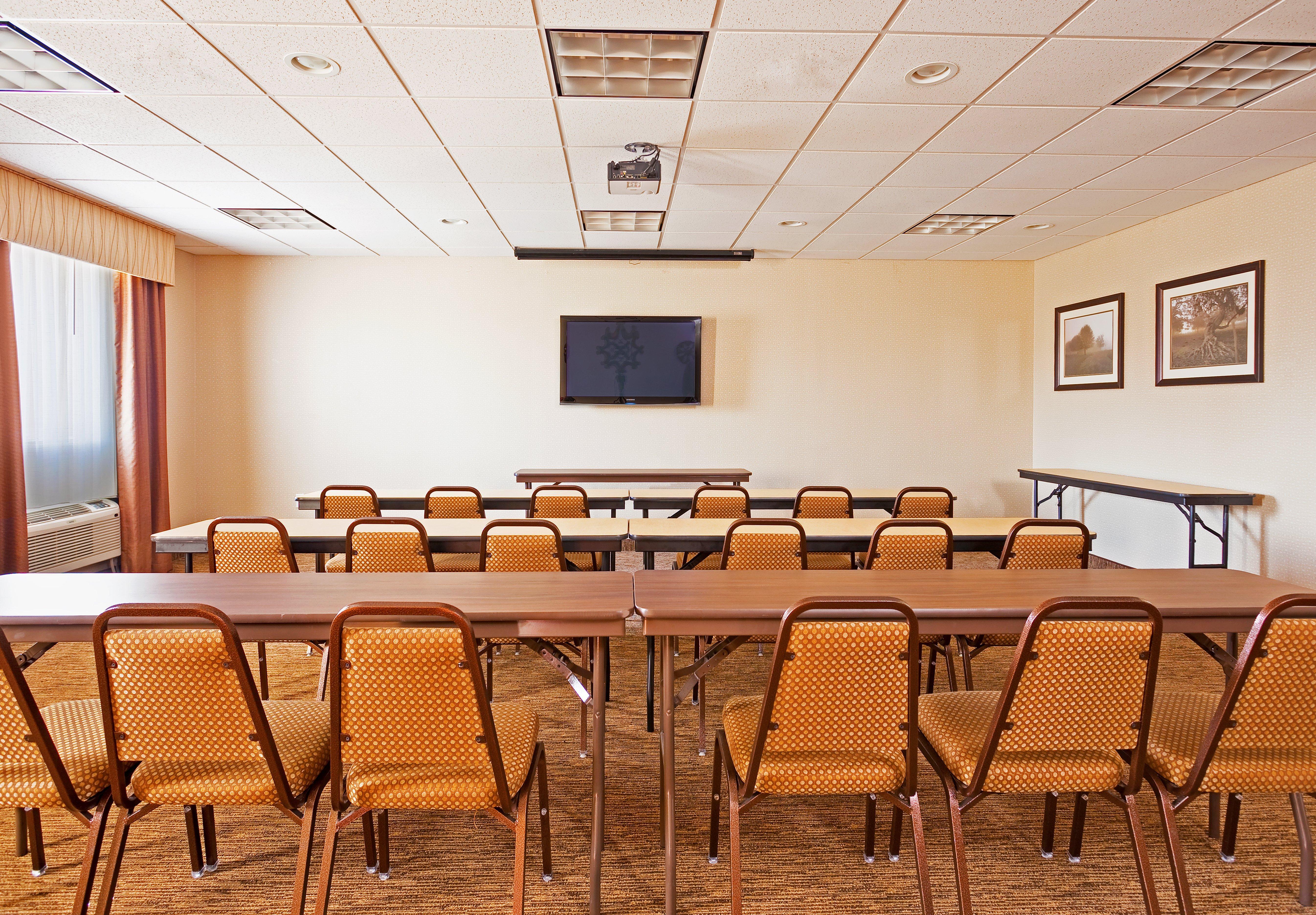 Holiday Inn Express Hotel & Suites Byram By Ihg Exterior foto