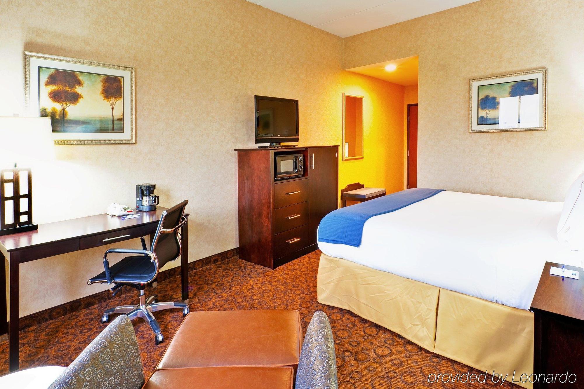 Holiday Inn Express Hotel & Suites Byram By Ihg Cameră foto